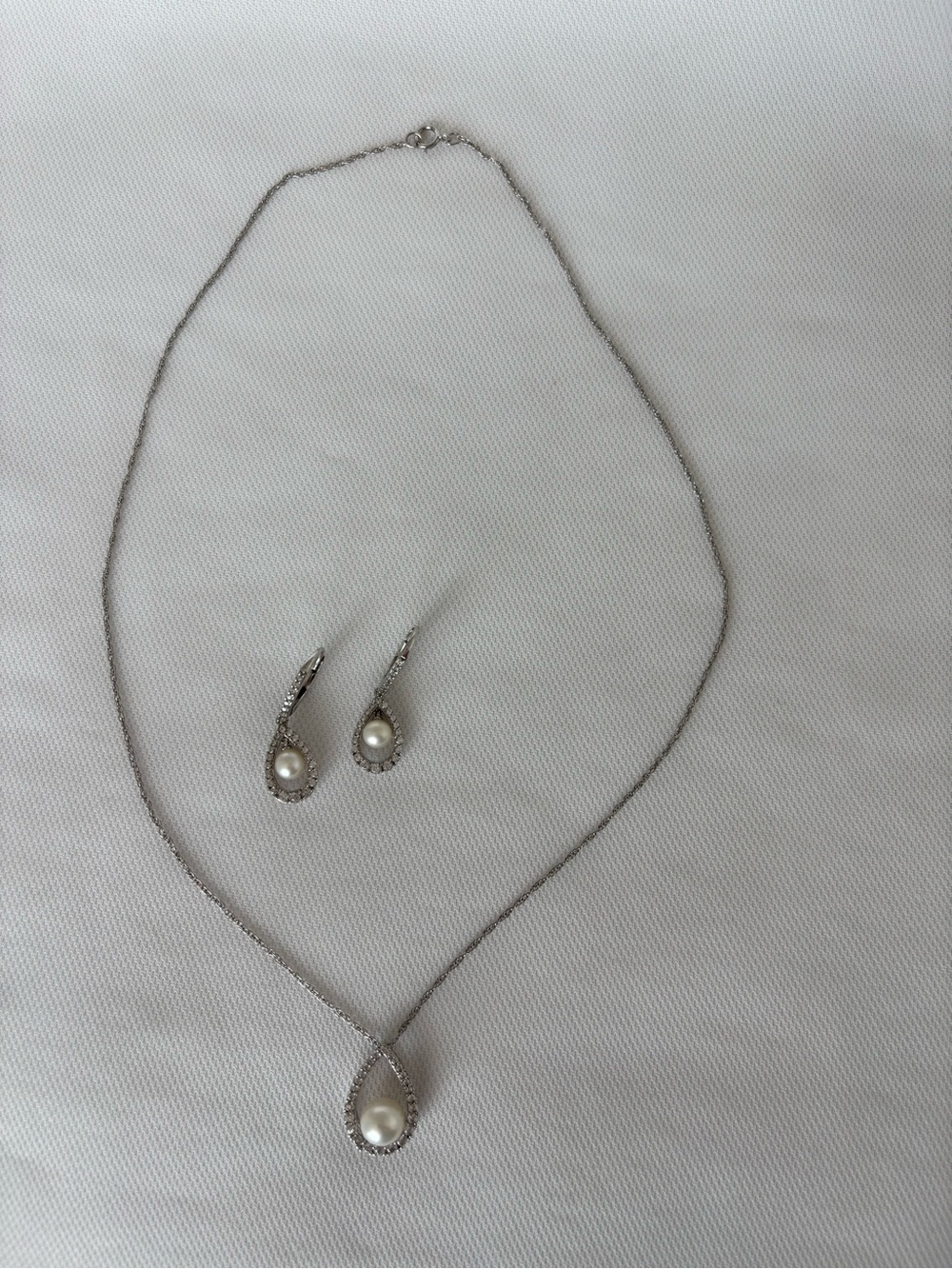 2-piece matching cultured freshwater pearl pendant necklace and drop earring set